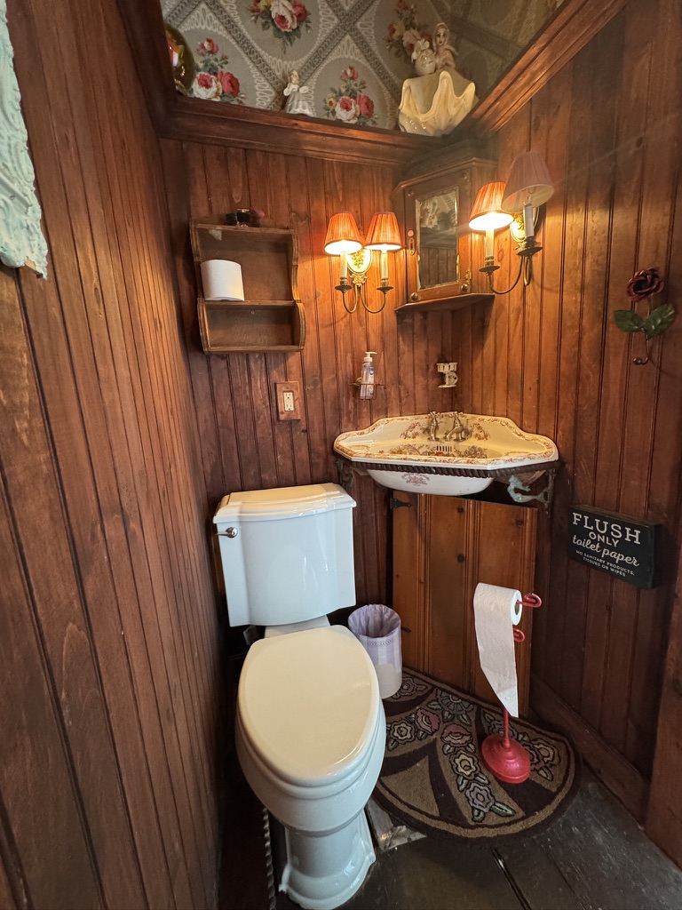 Bathroom with decorative basin and warm lighting